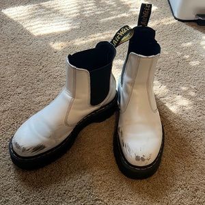 2976 smooth leather platform Chelsea boot Dr. Martens